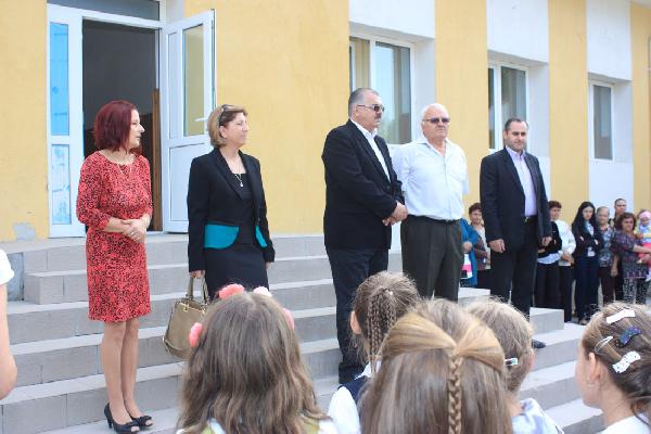 Deschiderea anului scolar la Scoala Horia Stamatin din Bogdanesti si inaugurarea sediului renovat al scolii.