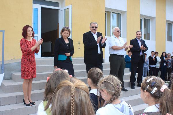 Deschiderea anului scolar la Scoala Horia Stamatin din Bogdanesti si inaugurarea sediului renovat al scolii.