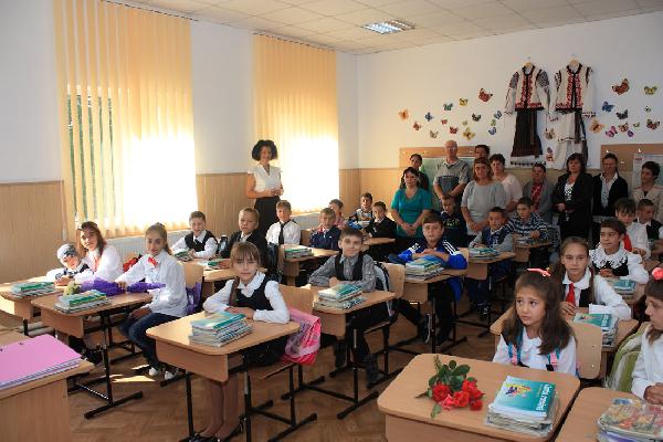 Deschiderea anului scolar la Scoala Horia Stamatin din Bogdanesti si inaugurarea sediului renovat al scolii.